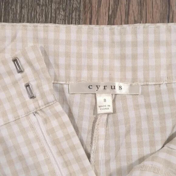 Cyrus white cream plaid picnic shorts size 8 - Picture 2 of 3